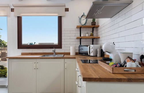 Arrecife Apartment | Apartamento "Romero" with Sea View, Garden, Terrace & Wi-Fi