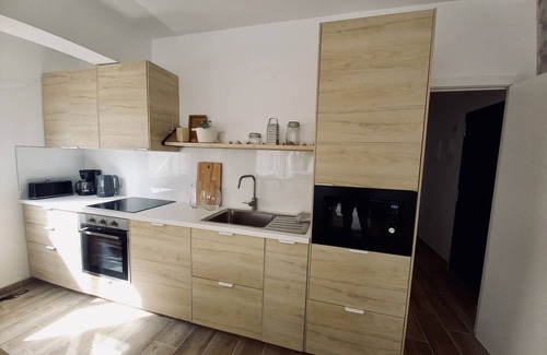 Fuengirola City Centre Apartment | Apartamento superior en la Plaza Los Chinorros!