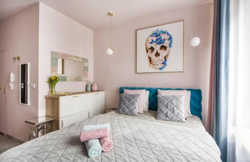 Marymount Apartment | Apartamenty MetroPark Krzemieniecka-Lux-next metro Słodowiec 10 min to center, free parking on the street