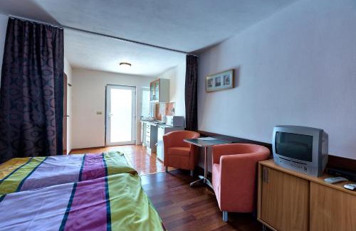 Podhajska House | Apartmánový dom RED