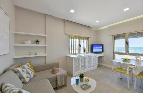 Las Palmas de Gran Canaria Apartment | Apartment Bolivia en el Mar by VillaGranCanaria