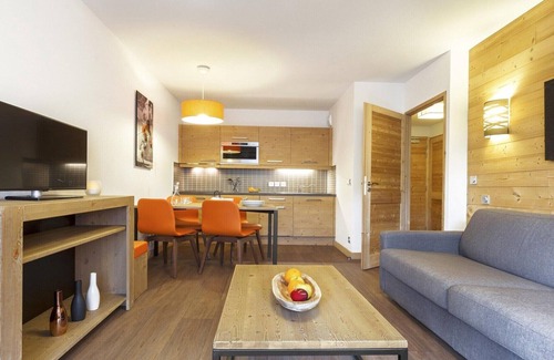 Les Menuires Apartment | Apartment in France with Spa and Pool