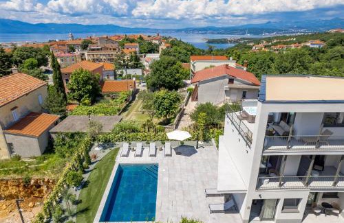 Municipality of Omisalj Apartment | Apartmani Vila Mara M 1 heated pool