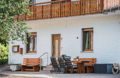 Bad Peterstal-Griesbach Apartment | Apartment 'Bergblick' with Mountain View, Shared Terrace and Wi-Fi