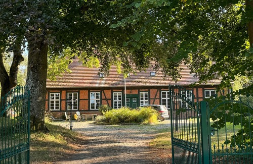 Wardow Apartment | Apartment 'Lemon Attic' with Shared Terrace, Shared Garden and Wi-Fi