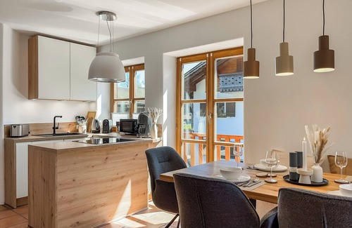 Garmisch-Partenkirchen Apartment | Apartment for 6 - mountain view, balcony, fireplace, cinema, yoga, parking lot