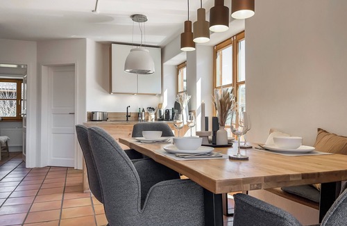 Garmisch-Partenkirchen Apartment | Apartment for 6 - mountain view, balcony, fireplace, cinema, yoga, parking lot