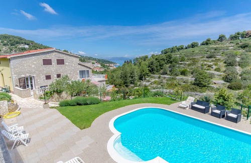 Stomorska Apartment | Apartments Drazen (59221-A4) - Stomorska - island Solta