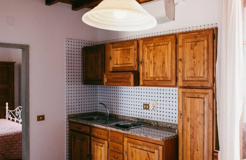 San Donato in Fronzano Apartment | Apartment '12 A Fattoria Degli Usignoli' with Shared Pool, Wi-Fi and Air Conditioning