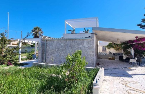 Torre Chianca Apartment | Apartment 10 mt (real) from the sea of Salento, pets allowed