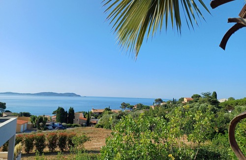 Carqueiranne Apartment | Apartment 110m2 5 min walk from the beach, sea view