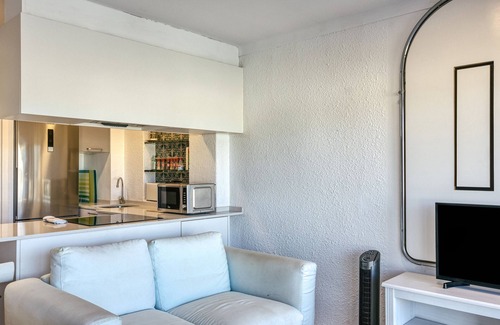 Llafranc Apartment | Apartment '1a Linea Mar Port Llafranch' with Sea View, Private Terrace and Wi-Fi