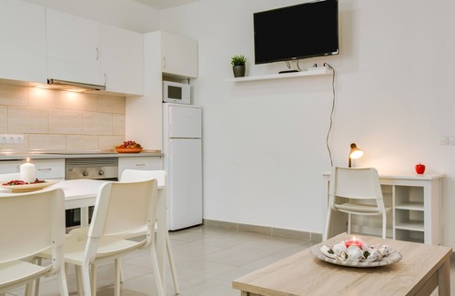Vecindario Apartment | Apartment “1A Van Halen” close to the Sea with Wi-Fi & Fans