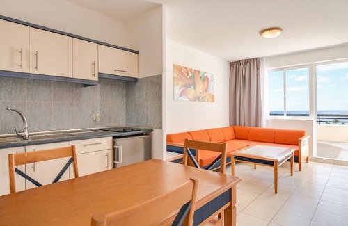 Morro Jable Apartment | Apartment 2/4p in 1st line of sea with views to the beach, swimming pools, equipped. WIFI