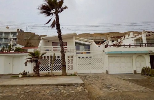 Huanchaco House | Apartment 201 facing the sea, beautiful beach.