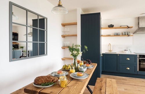 Hope-Cove Apartment | Apartment 3, Ayrmer Cove - an apartment that sleeps 4 guests in 2 bedrooms