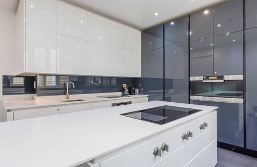 17th Arrondissement Apartment | Apartment 4 Bedrooms/4 Bathrooms/Paris 17