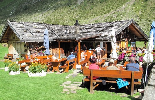 Maranza Apartment | Apartment, 4 to 10 people cozy and cheap, pets welcome