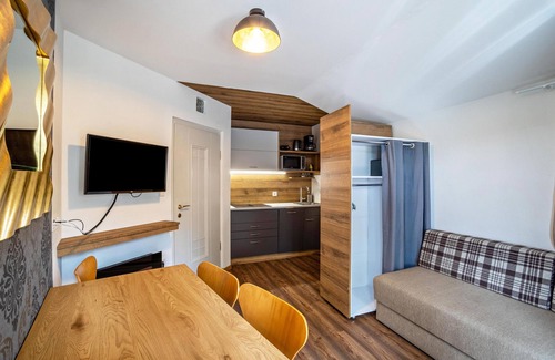 Issengo Apartment | Apartment '7' with Mountain View, Shared Pool and Wi-Fi