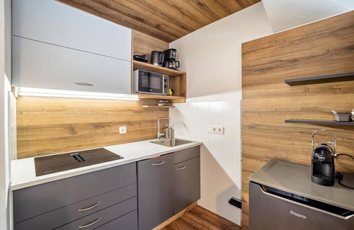 Issengo Apartment | Apartment '7' with Mountain View, Shared Pool and Wi-Fi