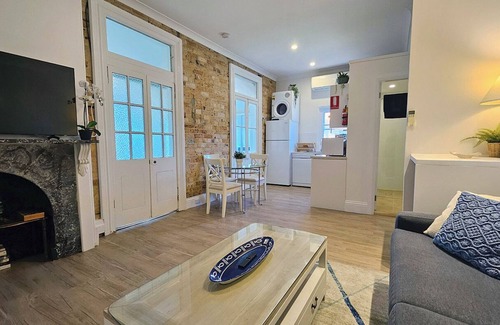 Narrabeen Apartment | Apartment 8 - The Coachhouse