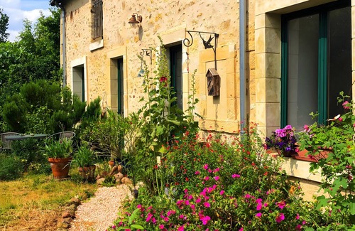 Durtal Apartment | Apartment 'À L'Aujardière' with Shared Garden and Wi-Fi