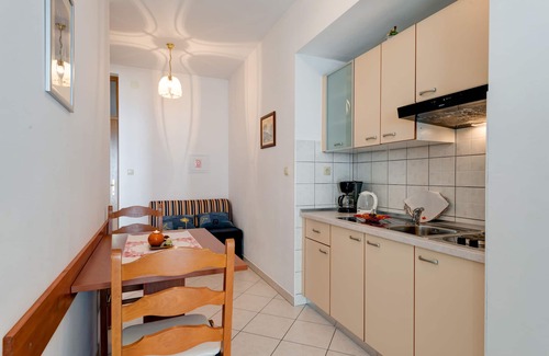 Lokva Rogoznica Apartment | Apartment A3 with Swimming Pool, Whirlpool and Sea View