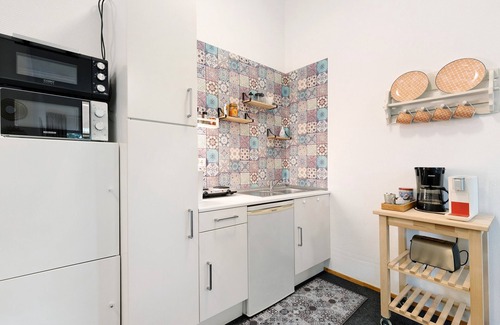 Gross Glienicke Apartment | Apartment 'Albrechtshof 3' with Shared Terrace and Wi-Fi