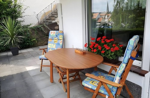 Melsungen Apartment | Apartment 'Am Schloßpark' with Private Terrace, Private Garden and Wi-Fi