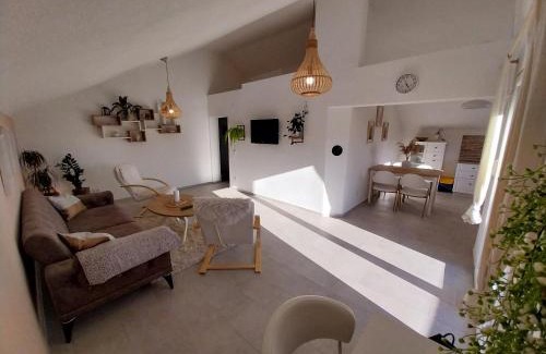 Golubic Apartment | Apartment Amaterasu
