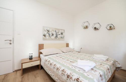 Rovanjska Apartment | Apartment Ante with Jacuzzi & Seaview