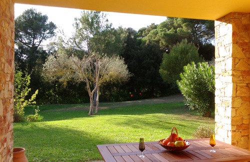 Regencos Apartment | Apartment 'Apartament Can Pujadas' with Shared Pool, Wi-Fi and Air Conditioning