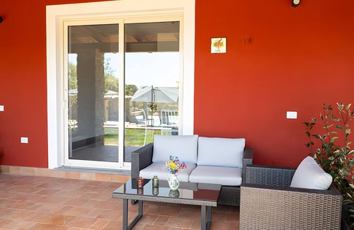 Montecorice Apartment | Apartment 'Appartamento Vite Vista Piscina' with Sea View, Wi-Fi and Air Conditioning