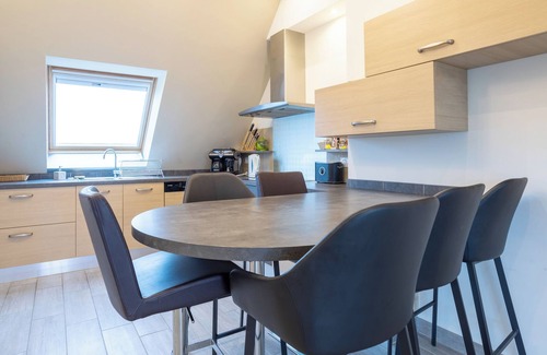 Trevignon Apartment | Apartment 'Appartement 100m2 Vilvic Vue Mer' with Sea View, Private Terrace and Wi-Fi