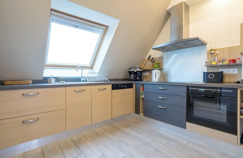 Trevignon Apartment | Apartment 'Appartement 100m2 Vilvic Vue Mer' with Sea View, Private Terrace and Wi-Fi
