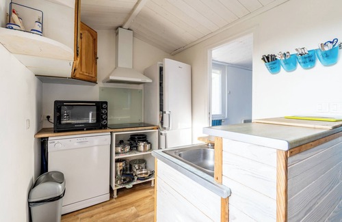 Barbatre Apartment | Apartment 'Appartement 10 Pers À 50m Plage' with Private Terrace, Private Garden and Wi-Fi