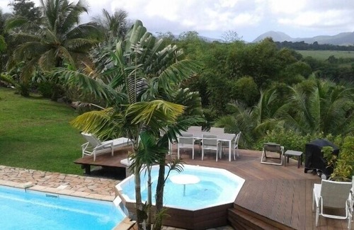 Petit-Bourg Apartment | Apartment "ARBRE VOYAGEUR", swimming pool, mountain view