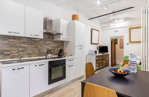 Semonzo di Borso del Grappa Apartment | Apartment "Art Venice Parking Garden" with Private Terrace, Shared Garden & Wi-Fi