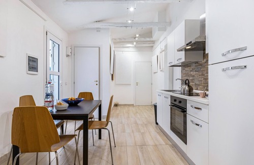 Semonzo di Borso del Grappa Apartment | Apartment "Art Venice Parking Garden" with Private Terrace, Shared Garden & Wi-Fi