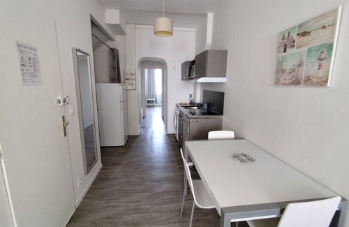 Saujon Apartment | Apartment 'Au Coeur De Saujon' with Wi-Fi