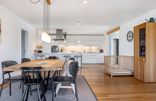 Wangen im Allgaeu Apartment | Apartment 'Auf Dem Haldershof Eg' with Mountain View, Private Terrace and Wi-Fi