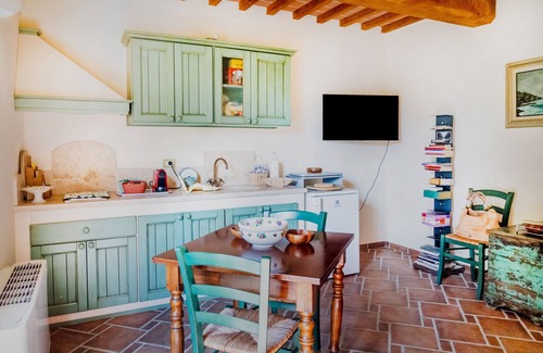 Campiglia Marittima Apartment | Apartment 'Borgo La Contessa - Caterina' with Shared Pool, Wi-Fi and Air Conditioning