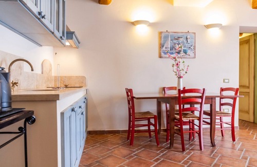 Campiglia Marittima Apartment | Apartment 'Borgo La Contessa - Leopoldo' with Shared Pool, Wi-Fi and Air Conditioning