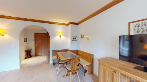 Zuoz Apartment | Apartment Belvair 32