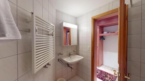 Zuoz Apartment | Apartment Belvair 32