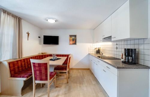 San Giacomo Apartment | Apartment 'Bergkristall 2' with Mountain View, Shared Garden and Wi-Fi