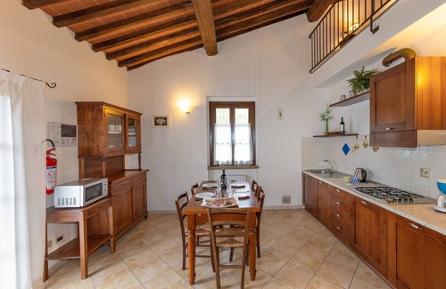 Santa Luce Apartment | Apartment 'Biancospino' with Shared Pool, Wi-Fi and Air Conditioning