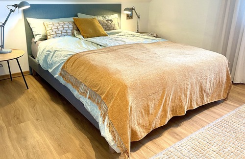 Koenigsberg in Bayern Apartment | Apartment 'Burgblick' with Mountain View and Wi-Fi