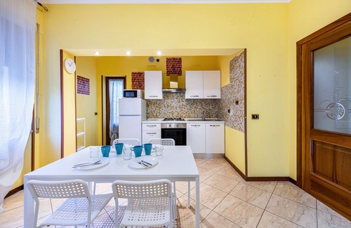 Peschiera del Garda Apartment | Apartment "Civico22 - Bilo 2" with Wi-Fi & A/C