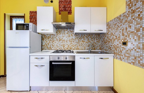 Peschiera del Garda Apartment | Apartment "Civico22 - Bilo 2" with Wi-Fi & A/C